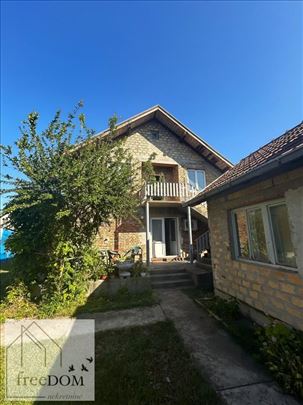 Kuća sa pomoćnim prostorijama