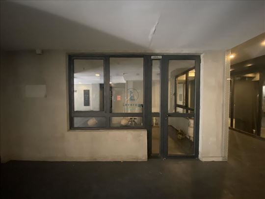Lokal, Vukov Spomenik, 15 m2