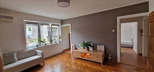 Namešten stan 40m2 u Čubrinoj ulici 