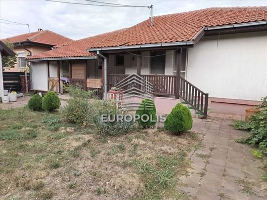 Odmah useljiva kuća na Ledinama ID#8331