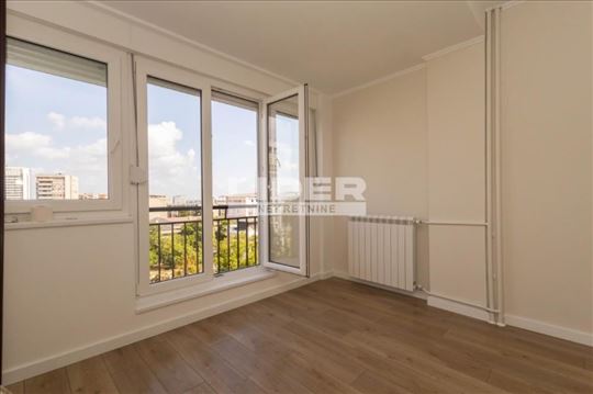 Sa parking mestom kod Metropola ID#134084