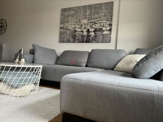 Stylish 1br Wellport flat, 7th floor
