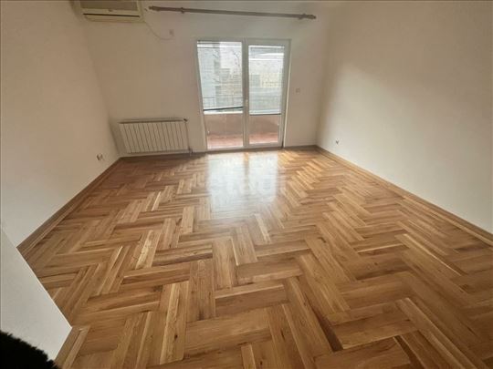 Trosoban stan - Banovo brdo