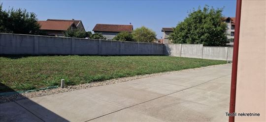 Altina brzi izlaz na auto-put 400m2 na 12a, deljiv