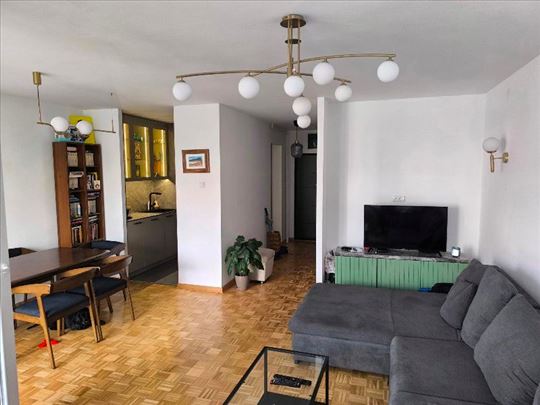 Banjica,odličan,84m2,3.0,bez ulaganja,renoviran uk