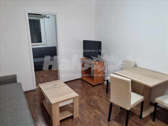 Borča-centar povoljan stan,100m od stanice 95