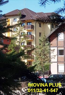 Centar, prekoputa Hotela Mona