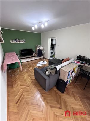 Dvosoban stan na Detelinari