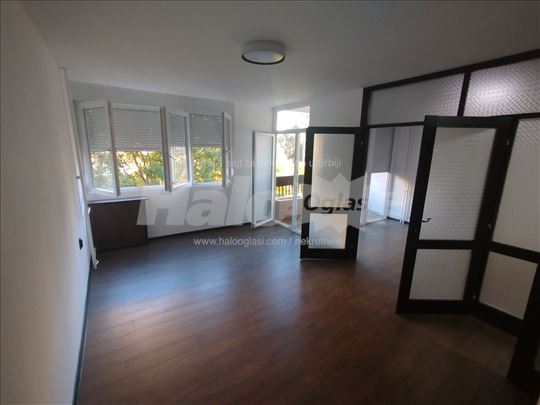 Izdajem stanbeno-poslovni prostor