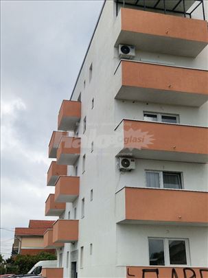 Jednoiposoban stan Altina,Zemun
