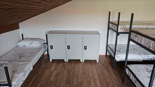 Krnjača, smeštaj za radnike