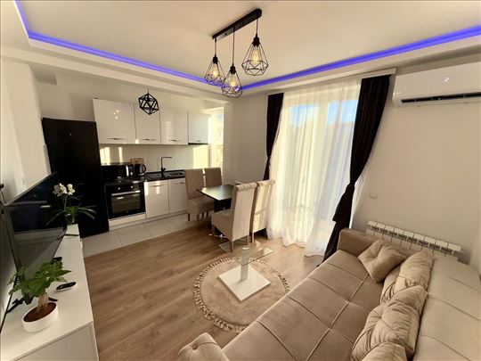 Lux 2.0 stan, opremljen, okružen zelenilom