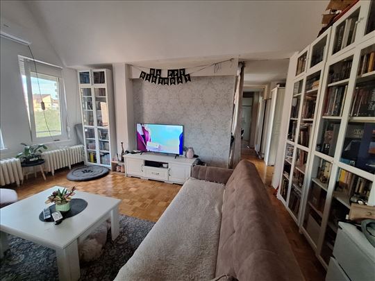 lux,uknjizen ,brzo useljiv,cena nije fiksna