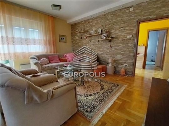 Moderna kuća na Ledinama–kvalitetna gradnja,232m² 