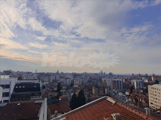 Nov penthaus na odličnoj lokaciji