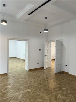 Odlican kao poslovni prostor/2 ulaza/2 parking mes