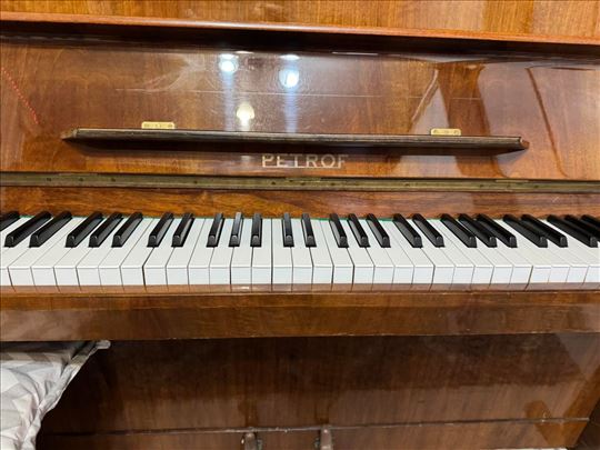 Pianino Petrof