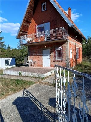  Prodaje se kuća blizu centra Vrčina.
