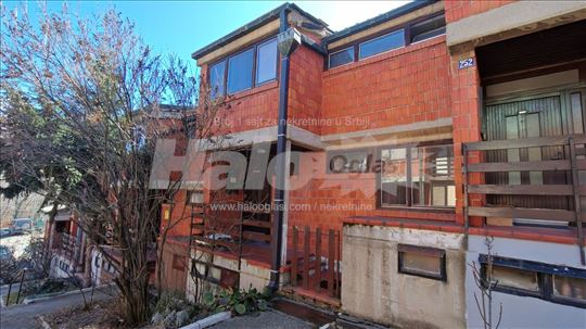 Prodajem 4-sobni stan (100 m2) u Boru - F naselje