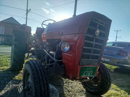 Prodajem traktor