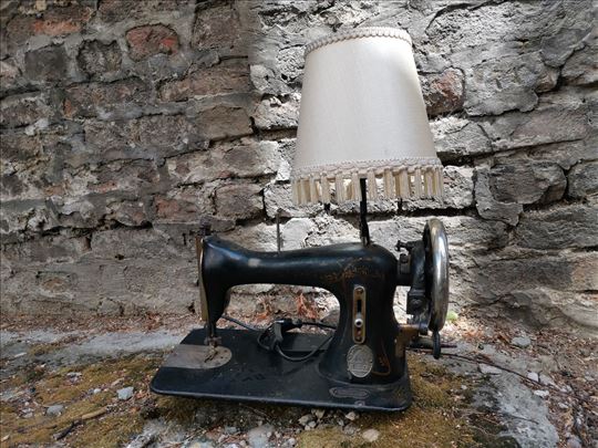Retro unikatna stara lampa VESTA