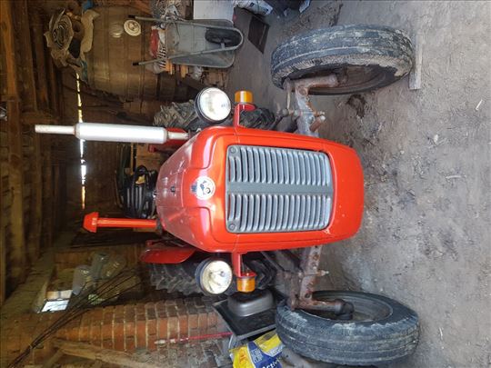 Traktor IMT 533