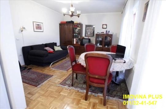 Uknjižen, parking, terasa, početak Altine