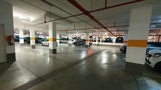 Uknjiženo garažno mesto, Zemunske kapije