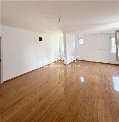 Vračar(Hram Sv.Save)83m2,3.0-luksuzan #4225