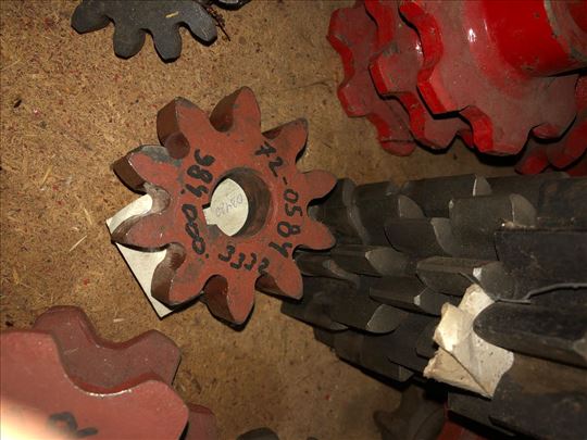 Zupcanik Zmaj 222 27/25