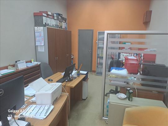 Atraktivan lokal na prodaju u prometnoj zoni