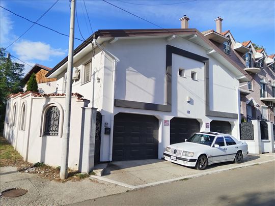 Banjica poslovni prostor 72 m2 + 72 m2 magacin