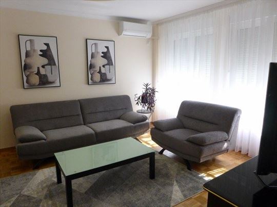 Blok 34, renoviran, 73m2, tri sobe, terasa