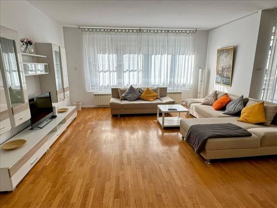 Crveni Krst Gajeva 110 m2 3-soban sa garažom NOVO 