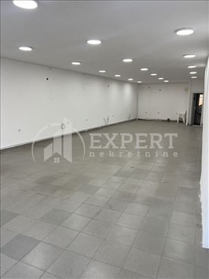 Izdaje se poslovni prostor 240m2