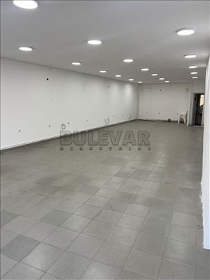 Izdaje se poslovni prostor 240m2