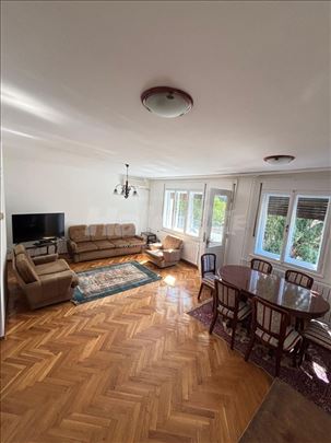 Izdajem dvosoban stan Banovo brdo