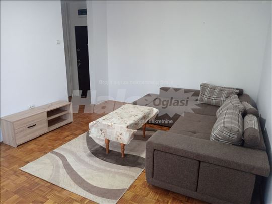 Izdajem namešten dvosoban stan, 60 m2 u