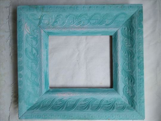 Ram za slike,spolja 27 x 24,5 iznutra otvor 17cm.