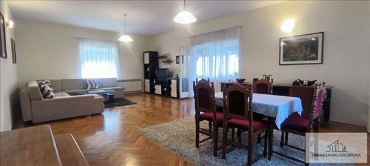 Topla porodična kuća sa prostranom terasom
