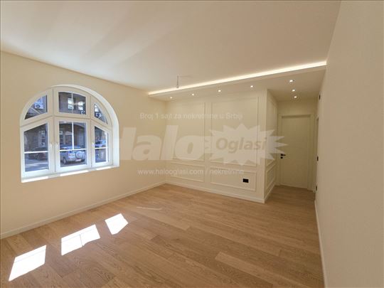 Lux 3.0 salonac sa parkingom u strogom centru