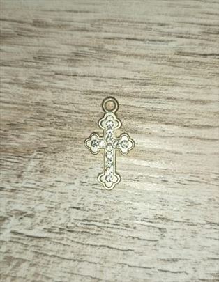 Mali krstic u boji srebra