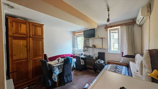 Na prodaju garsonjera 21m² – Voždovac