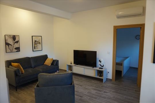 Odlican dvosoban stan sa garazom kod Aviv parka