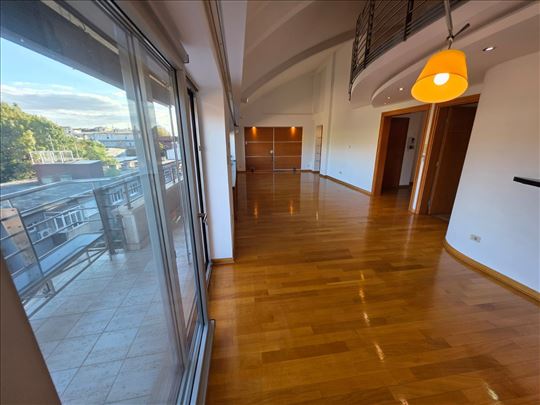 Penthouse with five bedrooms and garage