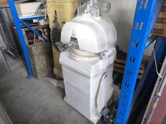 Poluautomatska delilica 