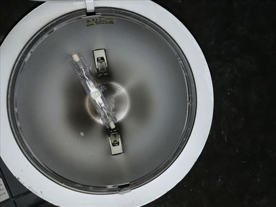 Predspojna sprava sa reflektorom