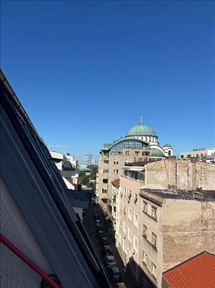 Prodaje se moderan trosoban stan kod Hrama