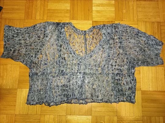 Cipkasta bluza kao bolero 