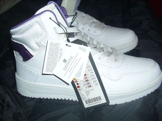 Patike duboke-Potpuno nove -nenošene